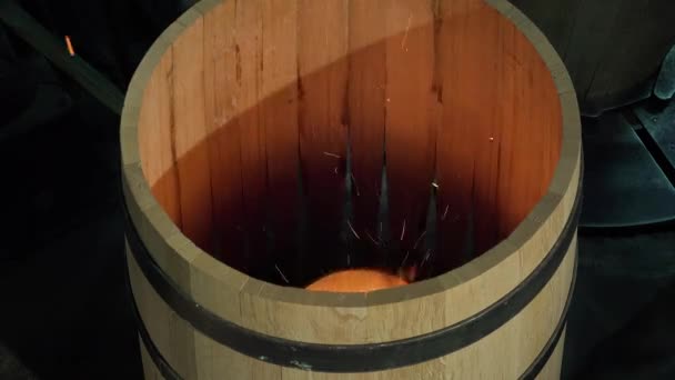 κατασκευή βαρέλια κρασιού - Πλάνα, βίντεο