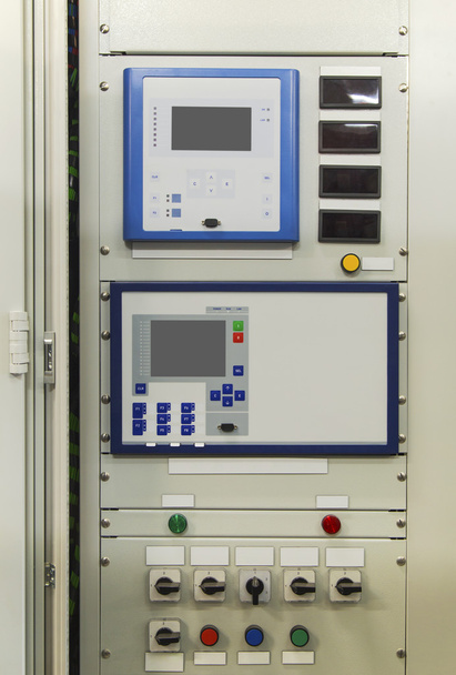 Elektrische controlepaneel met elektronische apparaten - Foto, afbeelding