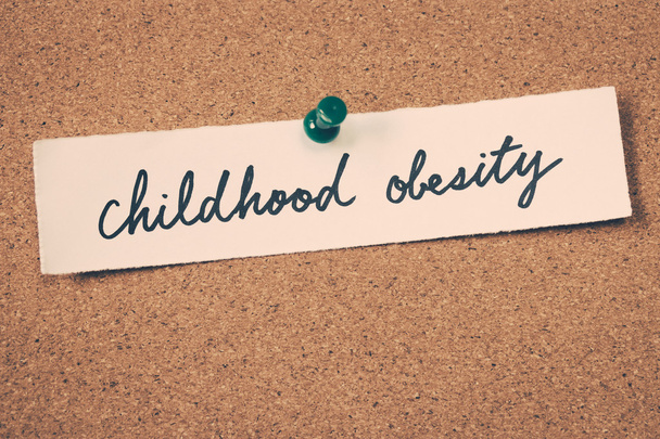 gyermekkori elhízás Megjegyzés tűzött a faliújságra - Fotó, kép