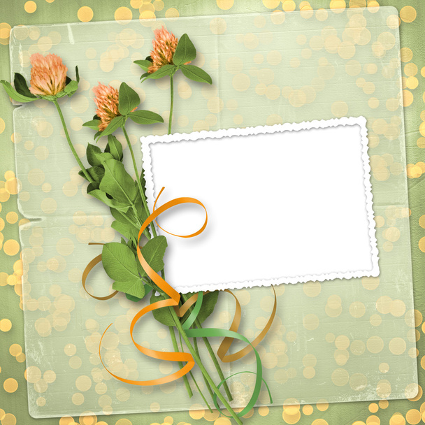 Grunge paper for congratulation with bunch of clover - Foto, afbeelding