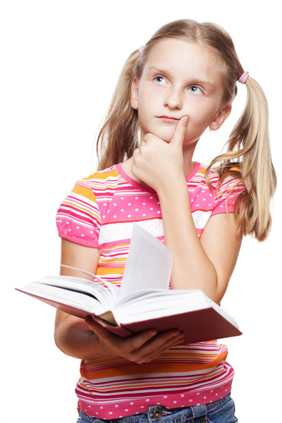 μικρό κορίτσι, διαβάζοντας ένα βιβλίο. - Φωτογραφία, εικόνα