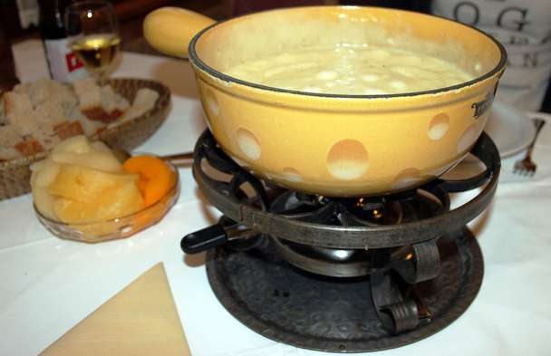 saboroso fondue de queijo suíço
 - Foto, Imagem