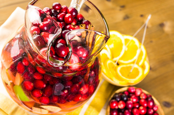 Holiday cranberry sangria - Foto, afbeelding
