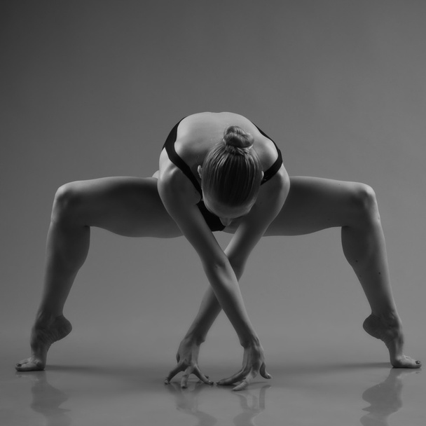 Modern ballet dancer posing on dark background - Fotó, kép