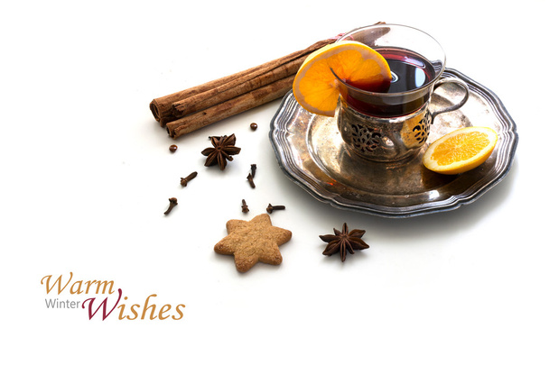 Mulled wine, Christmas punch with orange slices and spices isola - Fotoğraf, Görsel