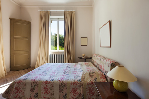Neues Schlafzimmer im klassischen Stil - Foto, Bild