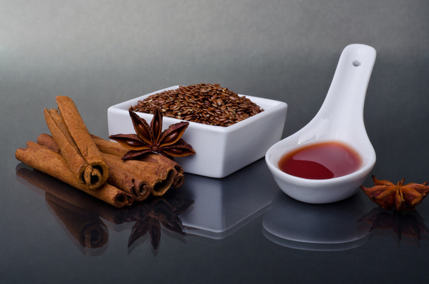 Star anise, cinnamon and flax - Foto, imagen