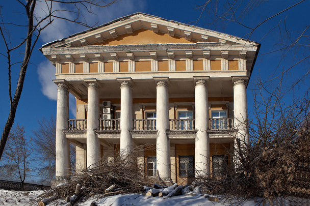 Eski bitki yönetimi Demidov binalarından biri. Nizhny Tagil City tarihi arşivler. Bir daha. Sverdlovsk bölgesi. Rusya. - Fotoğraf, Görsel