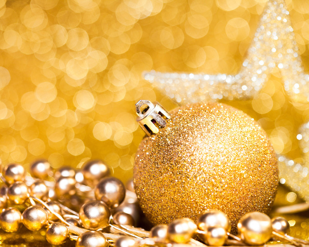 Bola de Navidad de oro
 - Foto, imagen