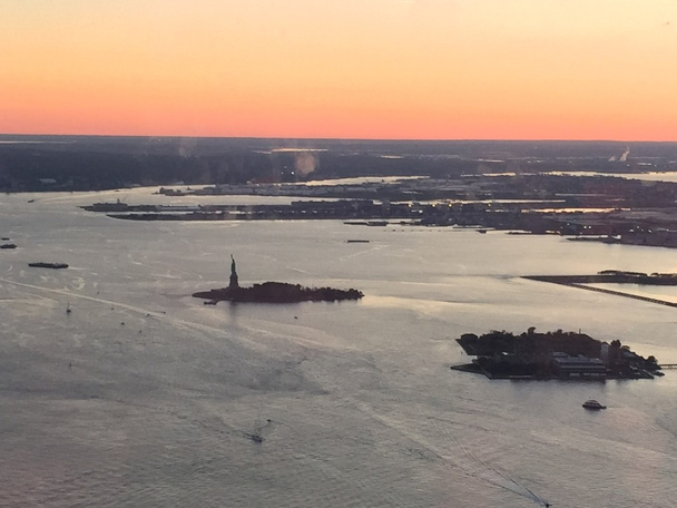 вид з повітря на місто Нью-Йорк
 - Фото, зображення