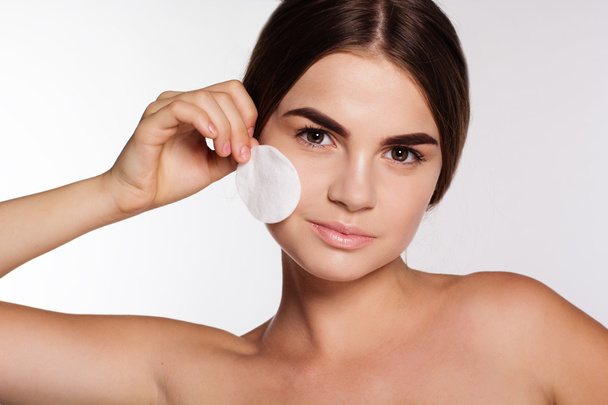 Girl is holding cotton wool in hand, cosmetic concept - Foto, Imagen