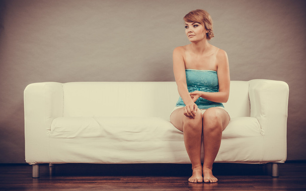 Thoughtful  woman sitting on sofa - Φωτογραφία, εικόνα