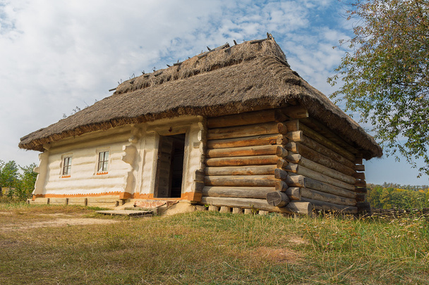 Vecchia casa di contadini nel museo Pirogovo. Ucraina
 - Foto, immagini
