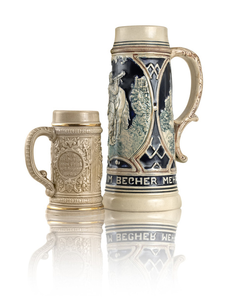 Két dekoratív kerámia német sör stein tükörképe - Fotó, kép