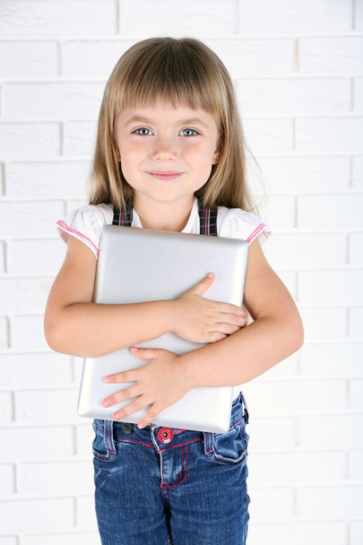 Little girl with tablet - 写真・画像