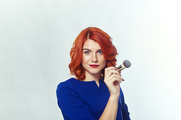 Smiling girl with the cosmetic brushes - Photo, Image