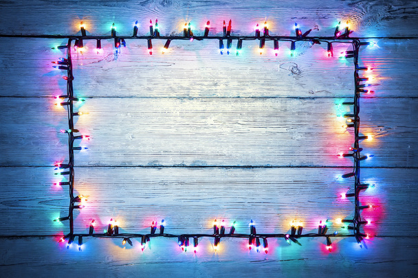Lumières cadre en bois coloré de guirlande, signe lumineux de couleur de vacances de Noël
 - Photo, image