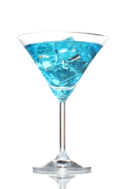 Blue cocktail in martini glass with ice isolated on white - Foto, afbeelding