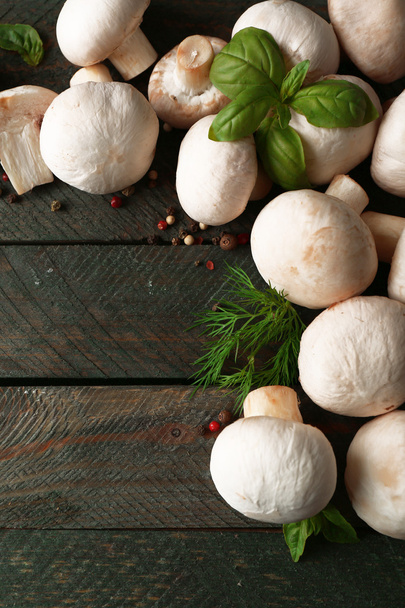 Fresh mushrooms on wooden background - Foto, afbeelding