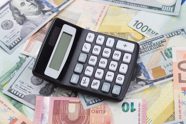 Kalkulator z banknotów euro i dolara - Zdjęcie, obraz