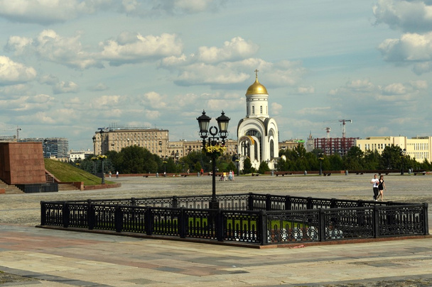 Moscow. Poklonnaya Gora. View of the temple of the Holy great Martyr George the victorious. - Zdjęcie, obraz