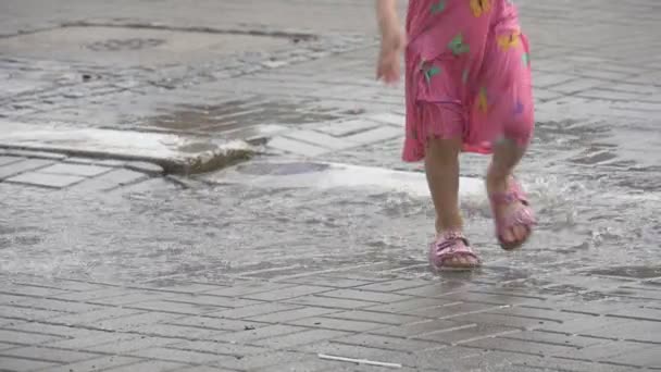 The Girl runs out from a pool - Felvétel, videó
