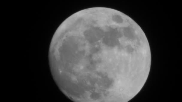 volle maan als het gaat door het frame en mooie - Video