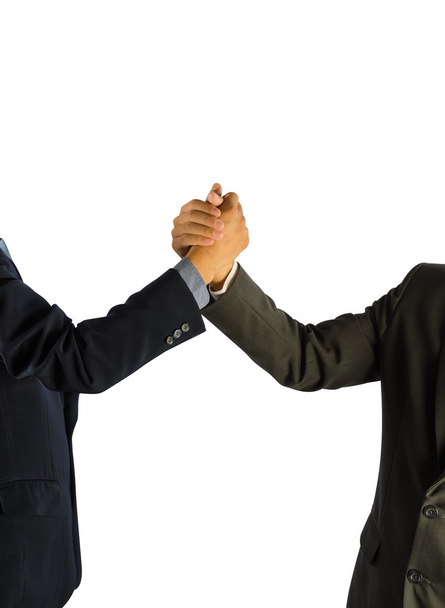 Deux hommes d'affaires asiatiques serrent la main
. - Photo, image