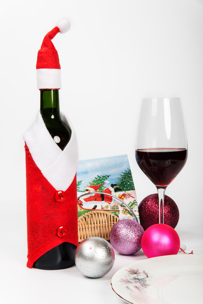 Garrafa de vinho no terno de Papai Noel
 - Foto, Imagem