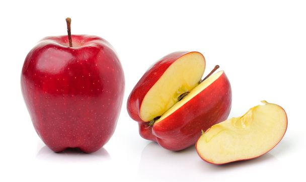 Manzana roja madura sobre fondo blanco
 - Foto, imagen