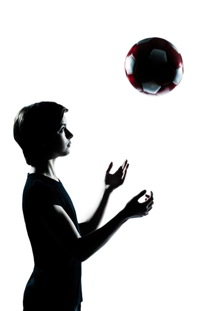 Un jeune adolescent garçon fille silhouette lancer football
 - Photo, image
