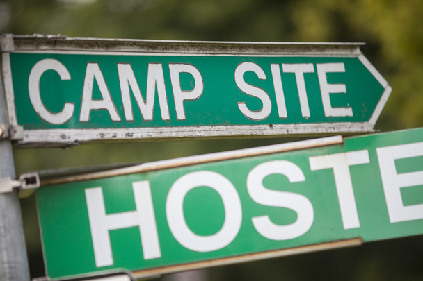 Kamp ve hostel göstergesi işareti - Fotoğraf, Görsel