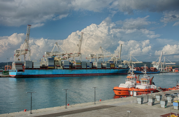 Industriële haven van Koper in Slovenië - Foto, afbeelding