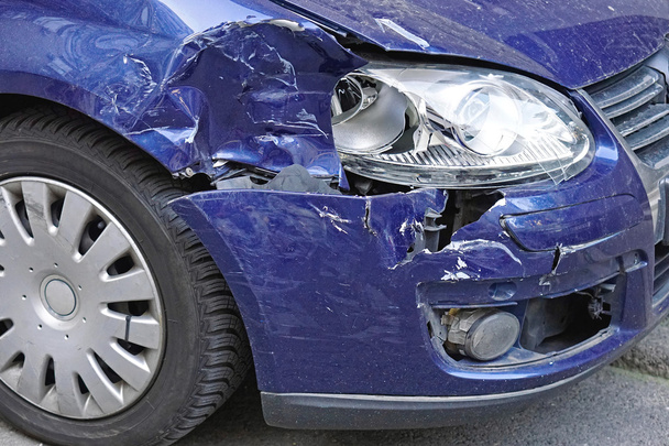 Poškozené auto kolize - Fotografie, Obrázek