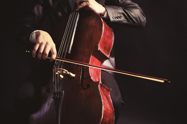 Man playing on cello  - Foto, afbeelding