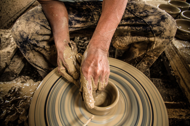 Molding clay pots by hand - 写真・画像