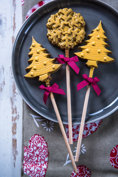 Рождественская елка и конфеты
 - Фото, изображение