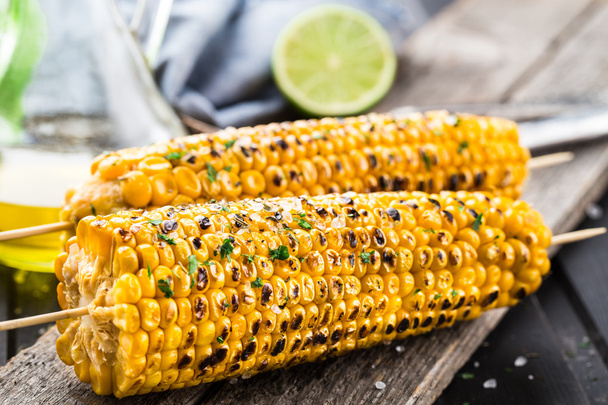 Delicious grilled corn - Фото, зображення