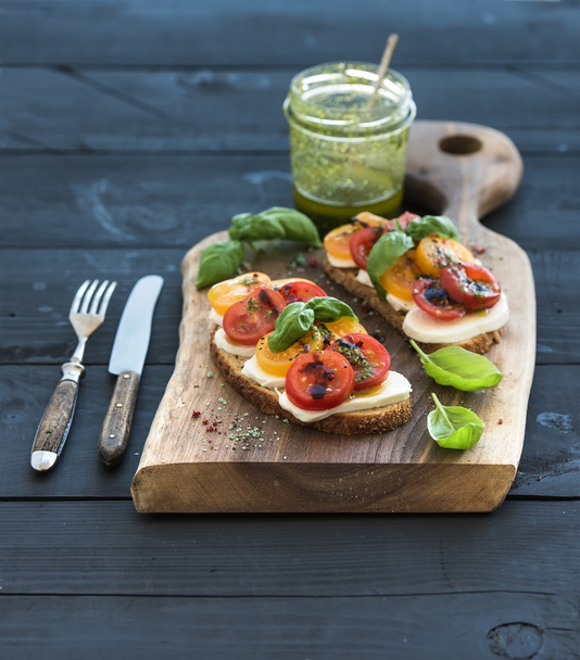 Tomato, mozzarella and basil sandwiches - Фото, изображение