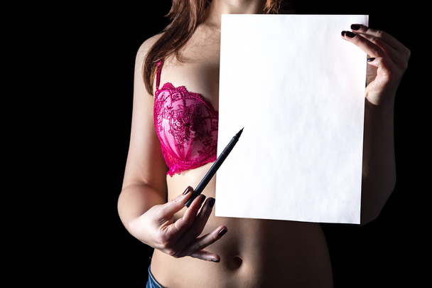 Body of a woman with paper in hands - Foto, Bild