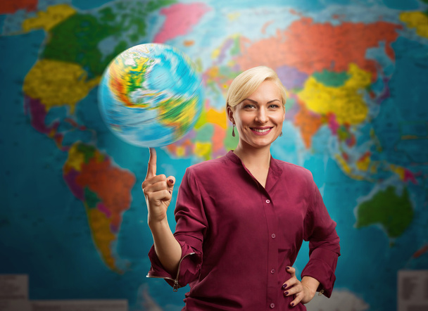 Agente de viajes mujer con globo
 - Foto, imagen