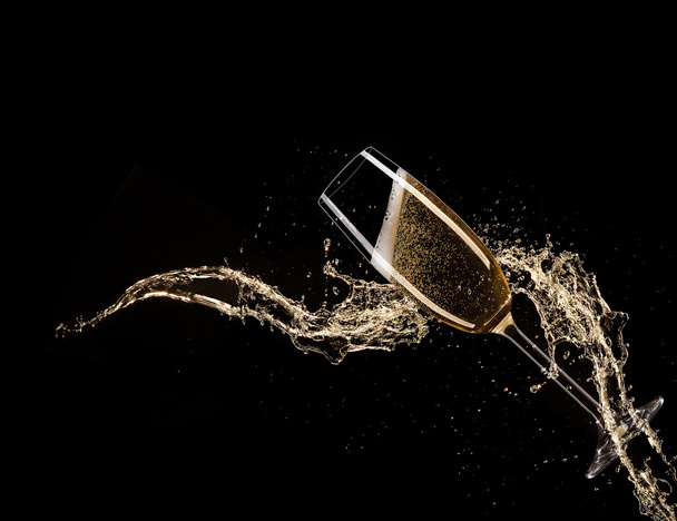 Glasses of champagne with splash - Фото, изображение