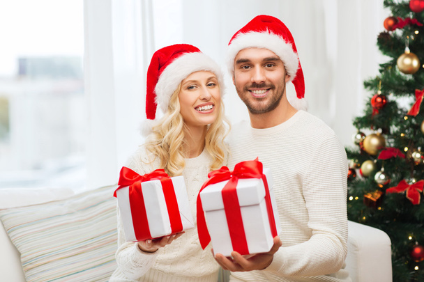 happy couple at home with christmas gift boxes - Fotoğraf, Görsel