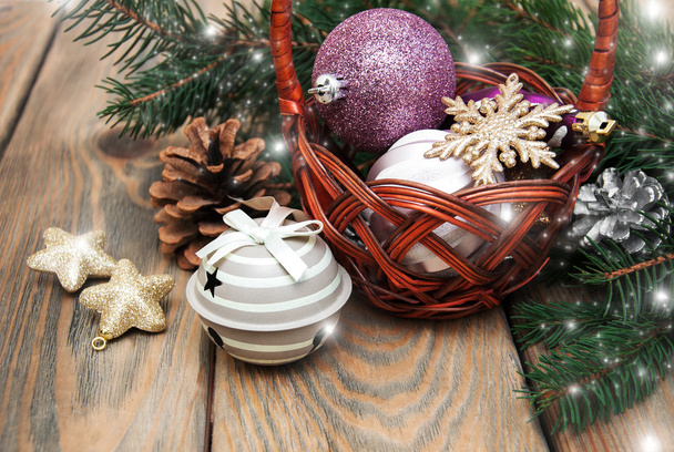 basket with christmas baubles - Фото, зображення