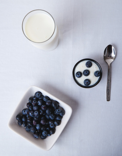yogurt with blueberry - Фото, зображення