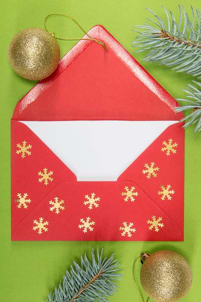 red envelope on green background, christmastime - Zdjęcie, obraz