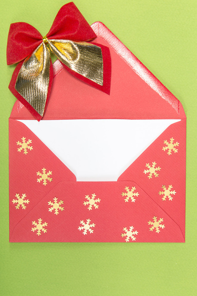 red envelope on snowflakes background, christmastime - Фото, зображення