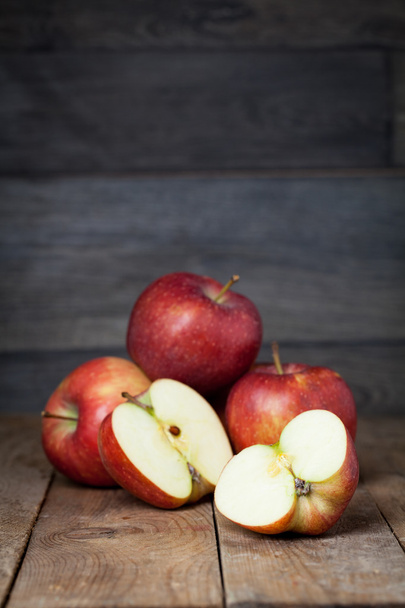 Ripe fresh red apples - Φωτογραφία, εικόνα