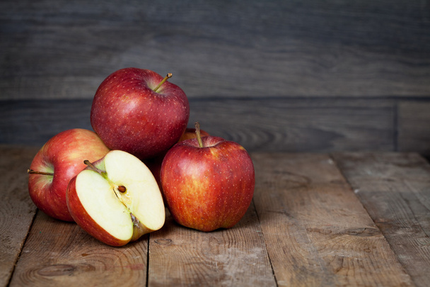 Ripe fresh red apples - Valokuva, kuva