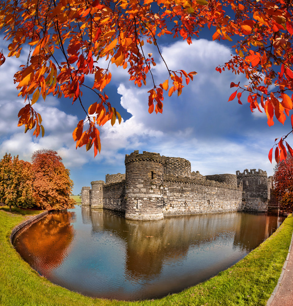 Ünlü Beaumaris Castle Anglesey, Kuzey Galler, Birleşik Krallık, kale Walesh serisi - Fotoğraf, Görsel